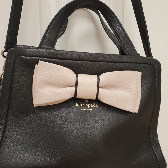 Kate Spade shoulder bag. Excellent Pre-owned Condition. - Picture 2 of 7